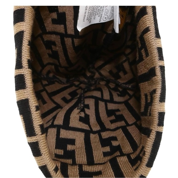 🛍️🛍️HOST PICK🎁 Authentic Fendi Brown Zucca Beanie,  Get cozy this winter :) NWT - Picture 6 of 9
